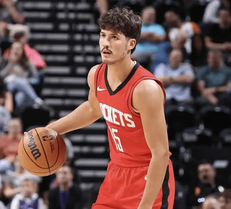 巴西男篮完胜美国男篮,波尔津吉斯送出助攻 巴西男篮完胜美国男篮,波尔津吉斯送出助攻