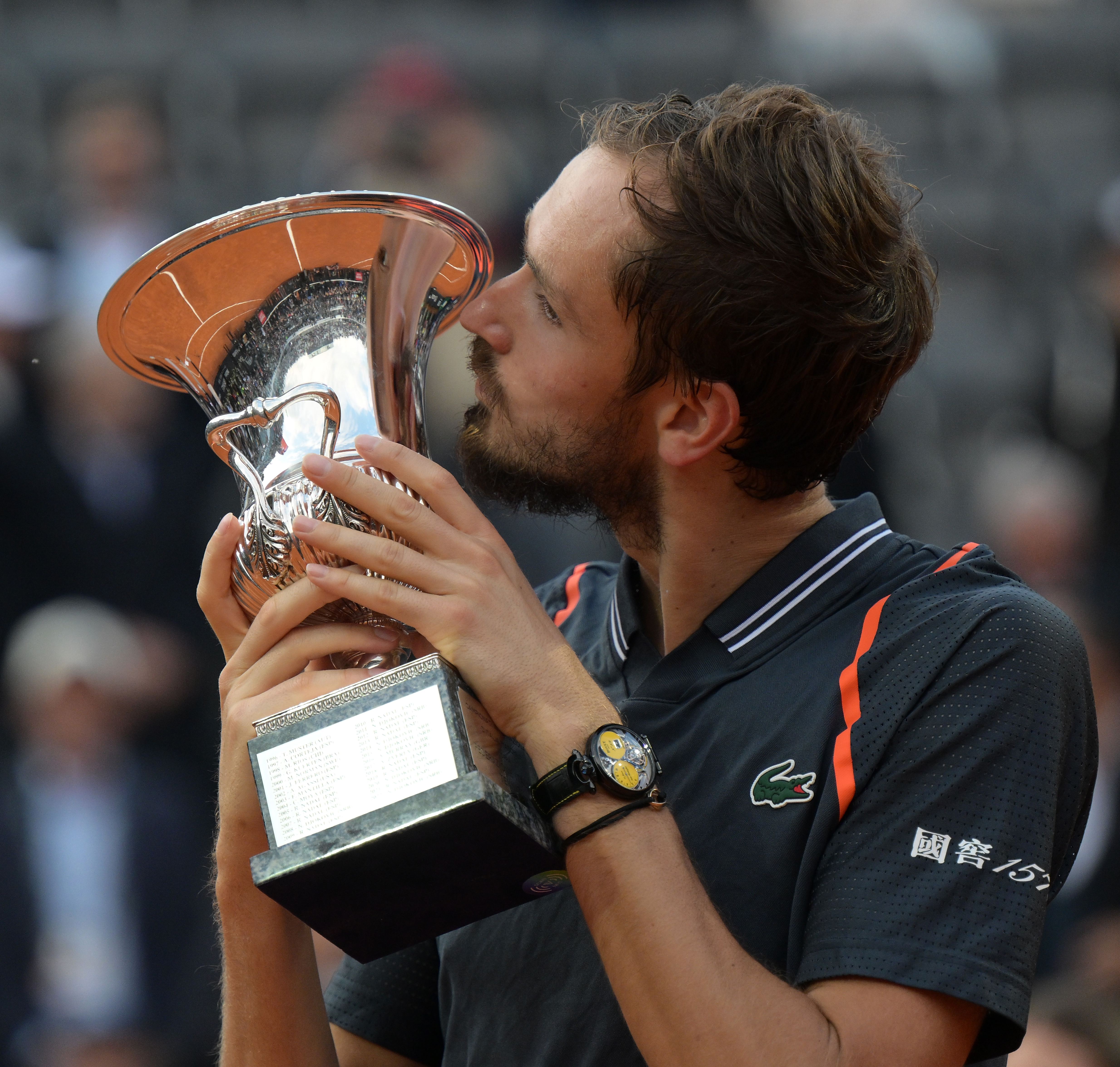 意大利网球队横扫欧洲网球队,梅德韦杰夫关键制胜 意大利网球队横扫欧洲网球队,梅德韦杰夫关键制胜