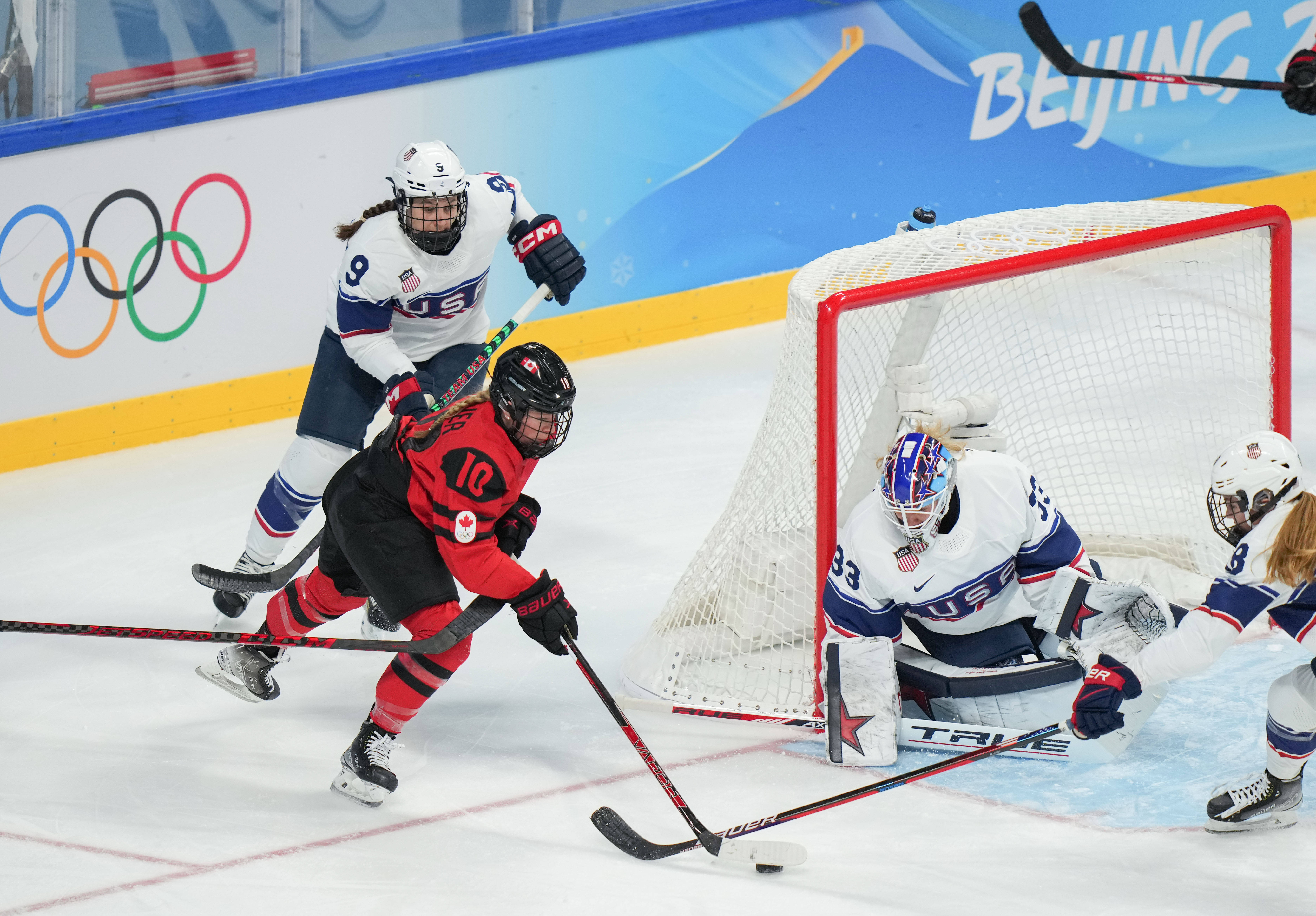 神仙对局!冰球比赛过程堪比大片 神仙对局!冰球比赛过程堪比大片