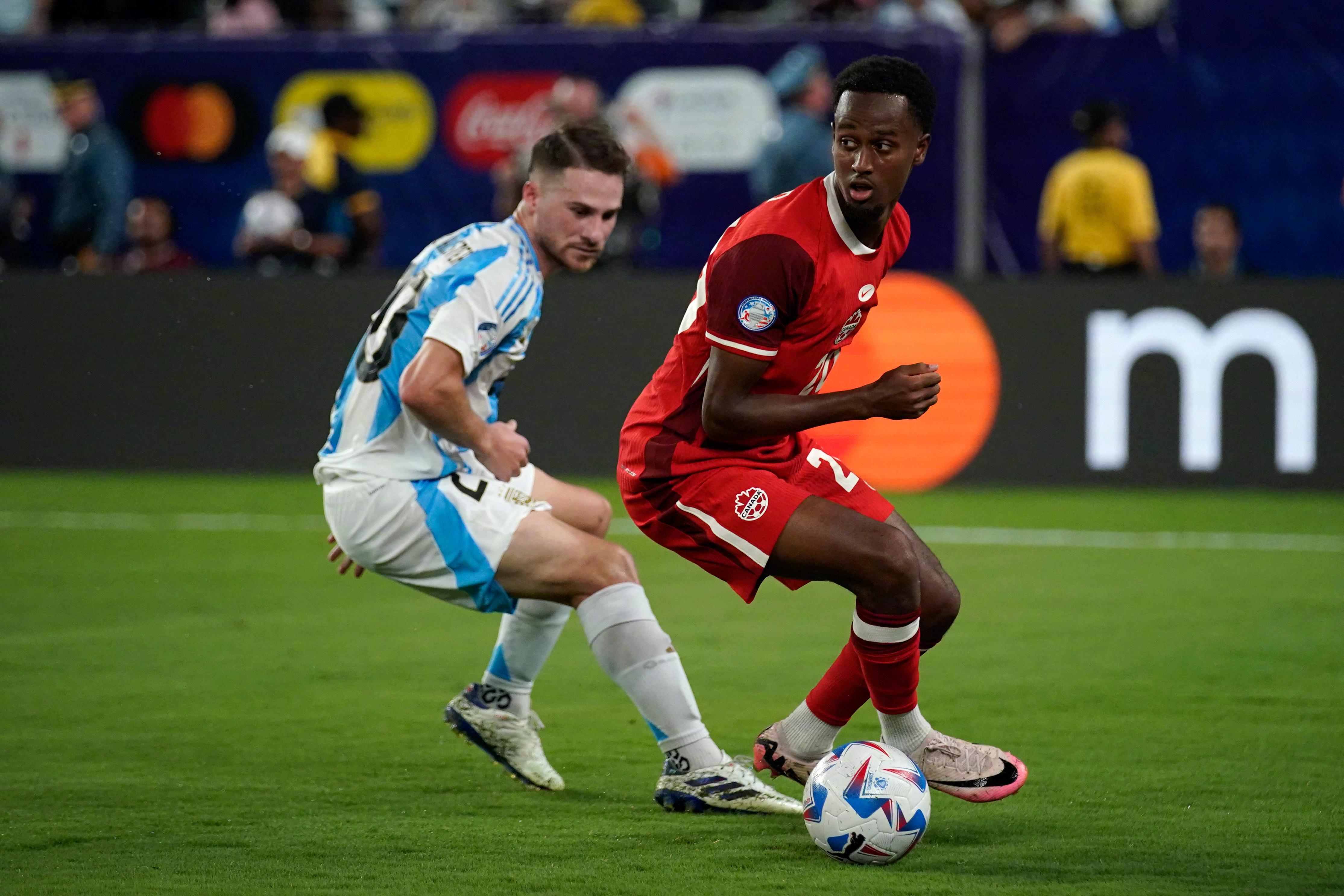 美洲杯决赛震撼开打,巅峰对决引爆全场 美洲杯决赛震撼开打,巅峰对决引爆全场