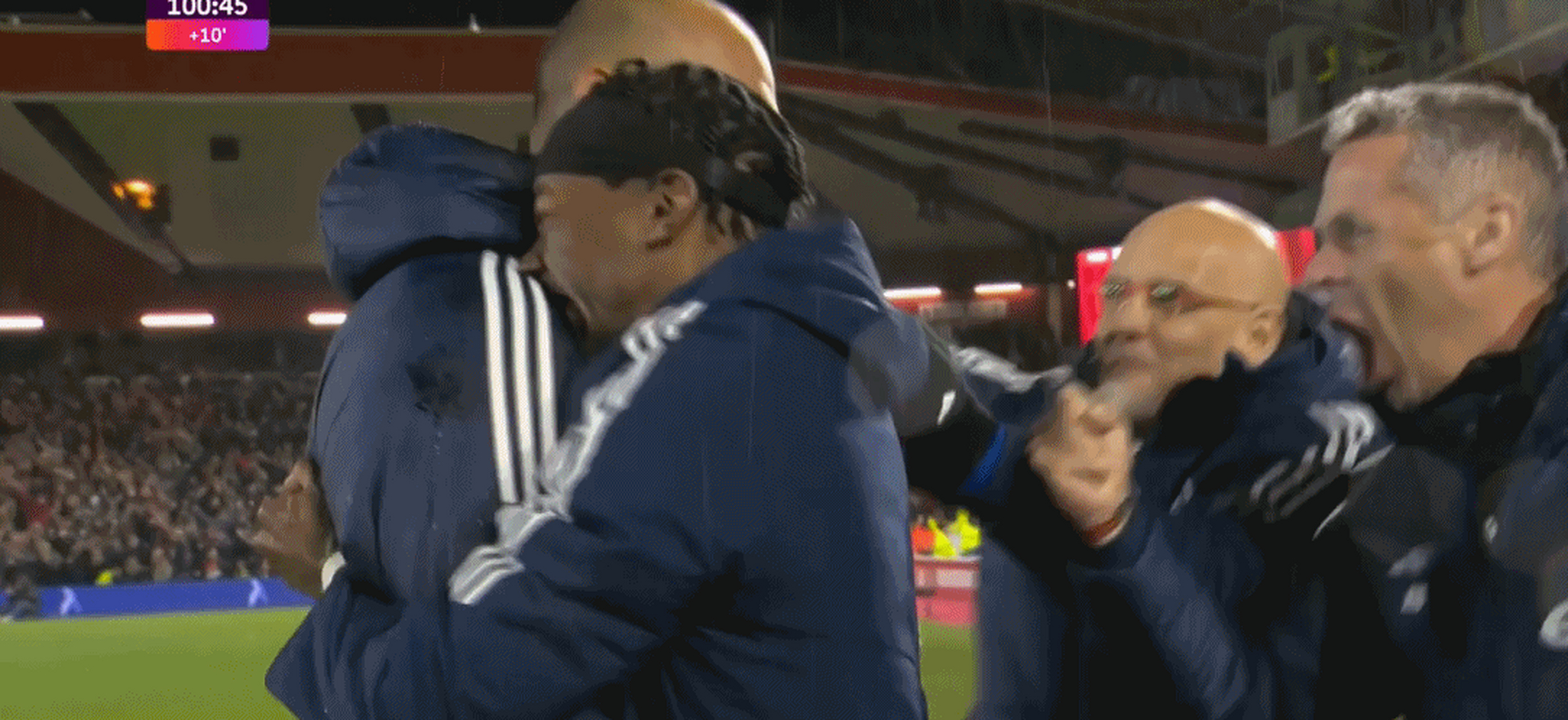 曼联轻取里昂，本泽马高光表现