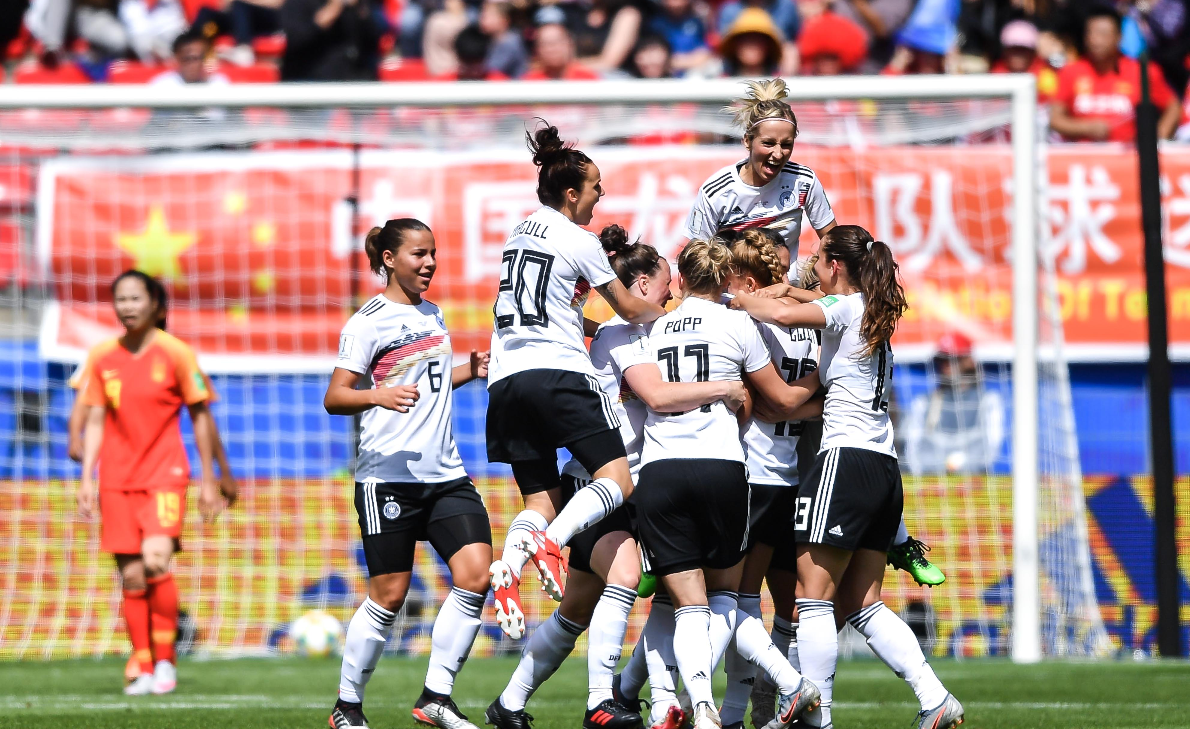 泰国队险胜德国队，黄鸭组合扛起全队