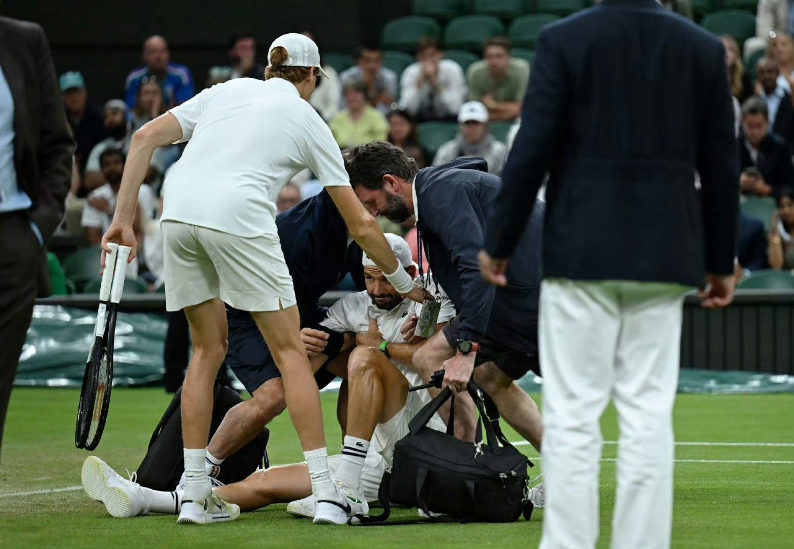 年终总决赛轻取拉沃尔杯，辛纳点燃赛场