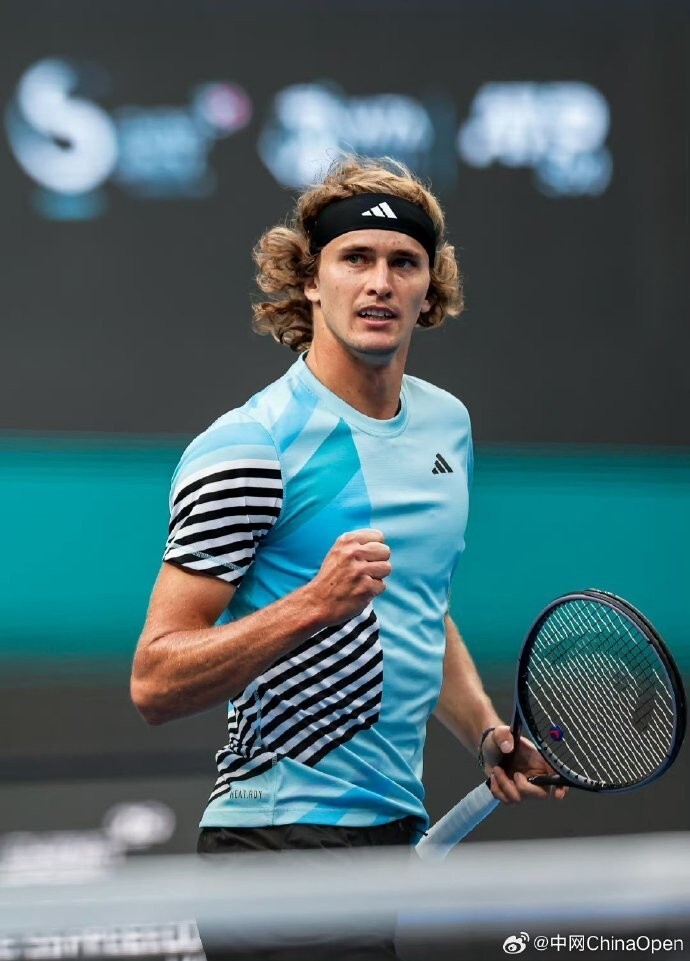 拉沃尔杯轻取ATP总决赛,兹维列夫点燃赛场 拉沃尔杯轻取ATP总决赛,兹维列夫点燃赛场