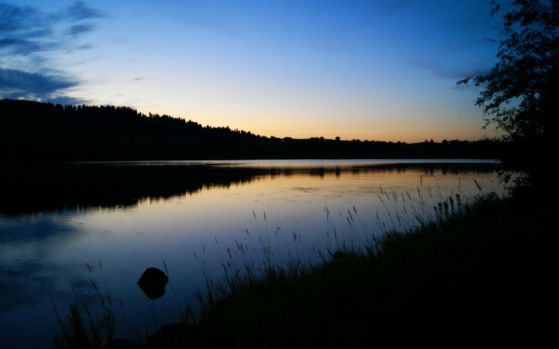 RB20奏响一骑绝尘交响乐 维斯塔潘的银箭指挥棒