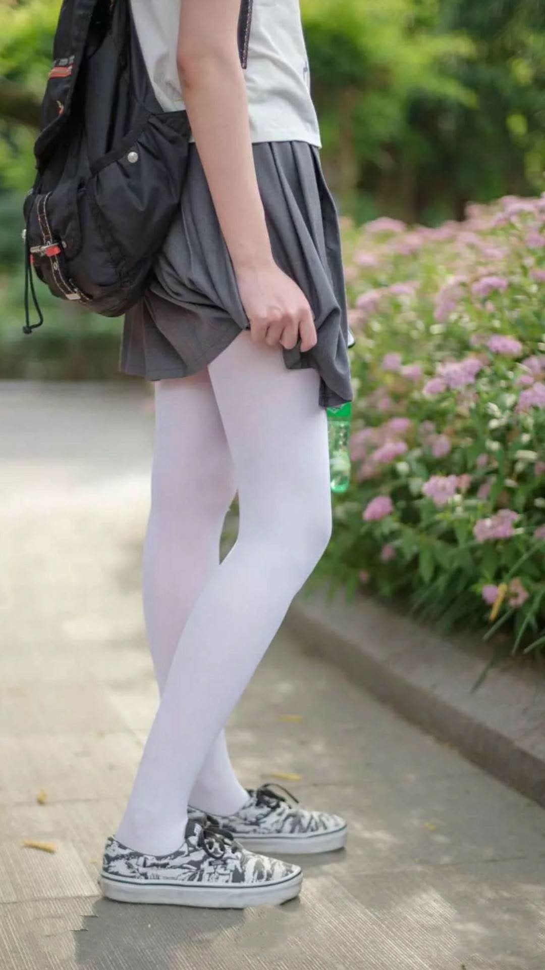 骑士窒息防守+克莱连珠炮击溃雄鹿，当水花在克利夫兰绽放