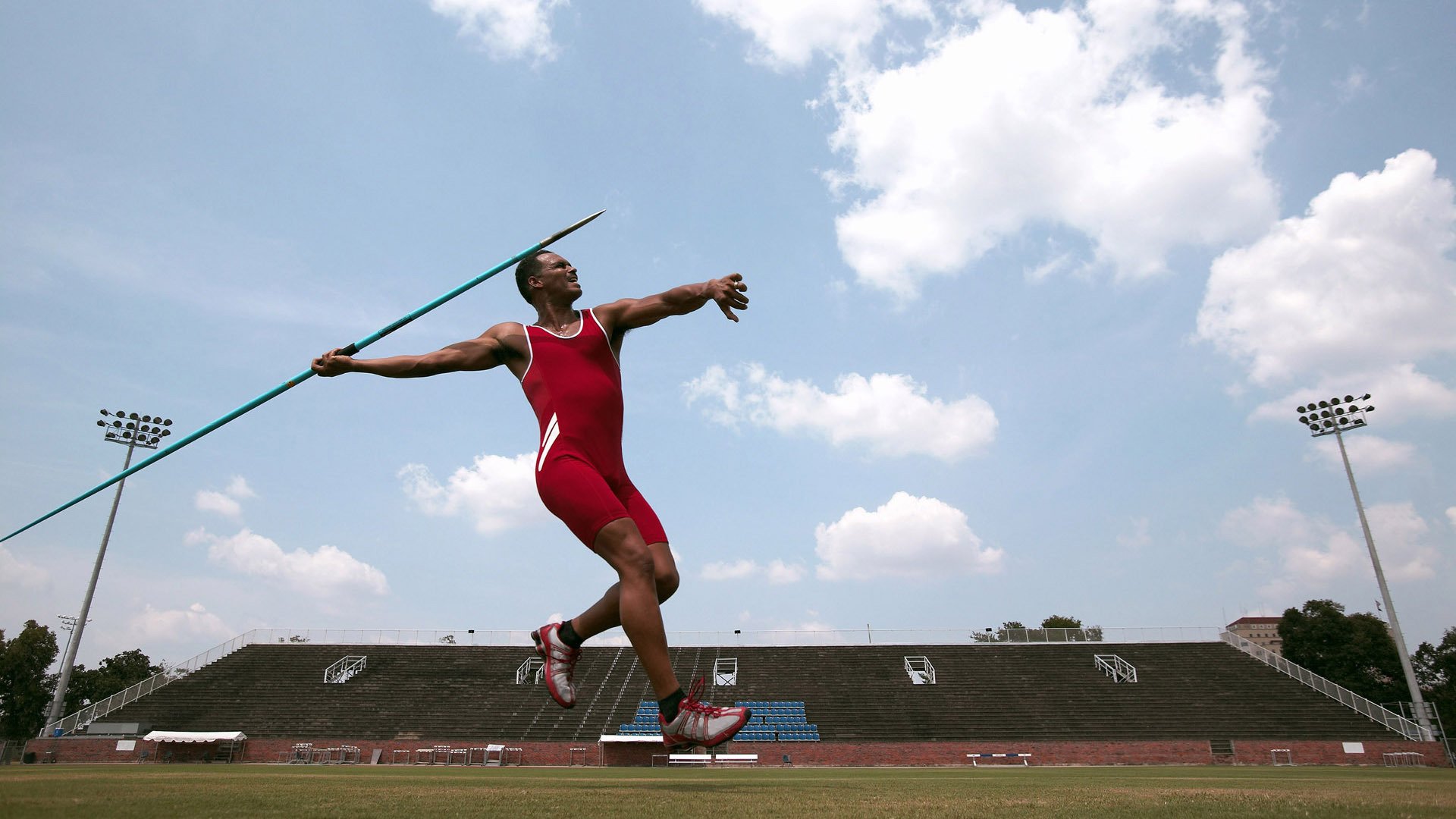 楚阿梅尼爆发，喀麦隆绝杀利物浦，足球世界的传奇颠覆性一夜