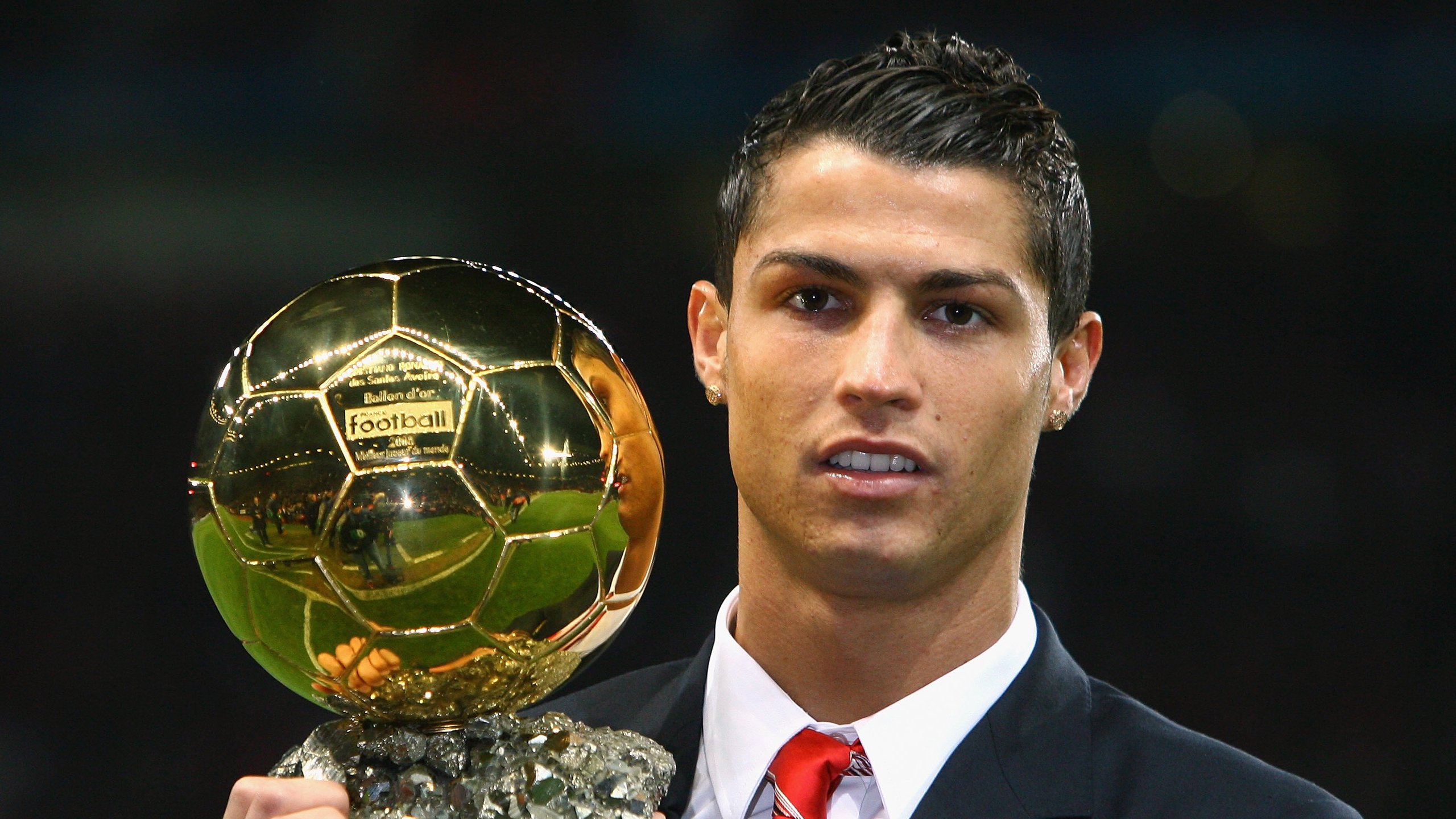 当桑巴铁腰化身南美利刃,卡塞米罗爆发导演智利逆袭,多特蒙德黄金防线一夜倾颓