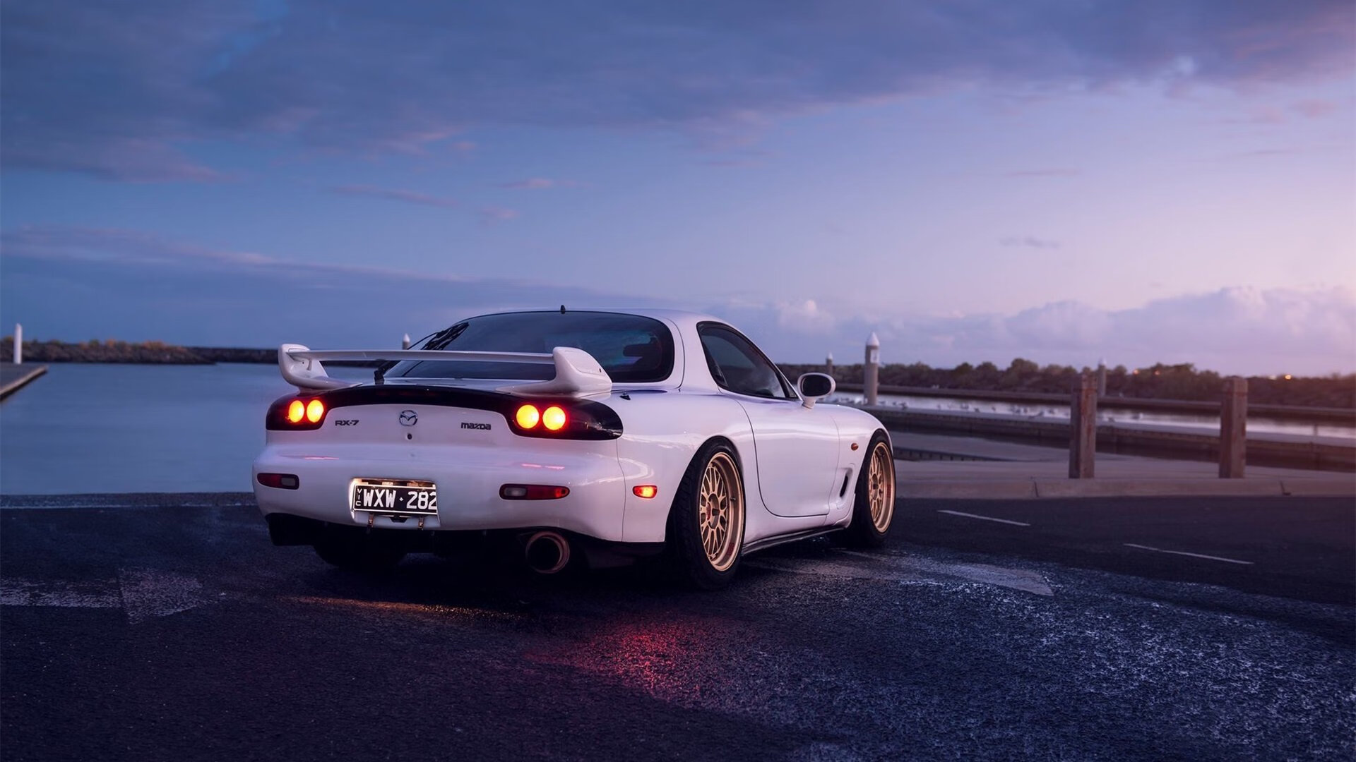 绿茵场上的平行时空，德甲争冠烽火与墨西哥粉碎波兰的震撼之夜