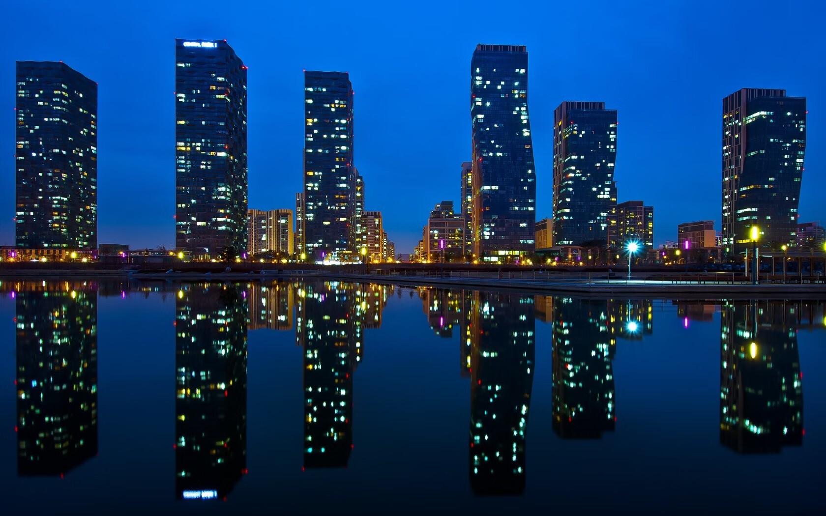 横跨三个时区的冷雨夜，只有一种足球配得上晴朗，2026世界杯西班牙对奥地利启示录